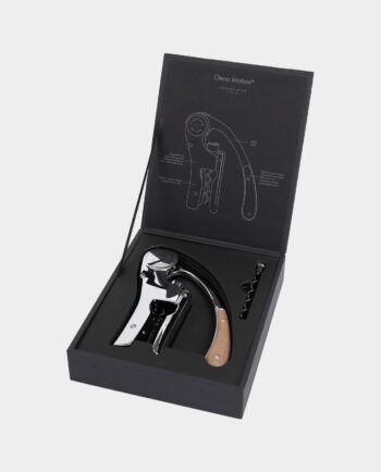 Oeno Motion Wood and Chrome i flot sort gaveæske, med en detalje tegning påtrykt låget.